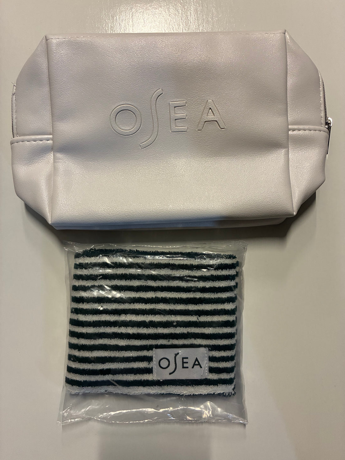 GWP - COSMETIC BAG AND HEADBAND