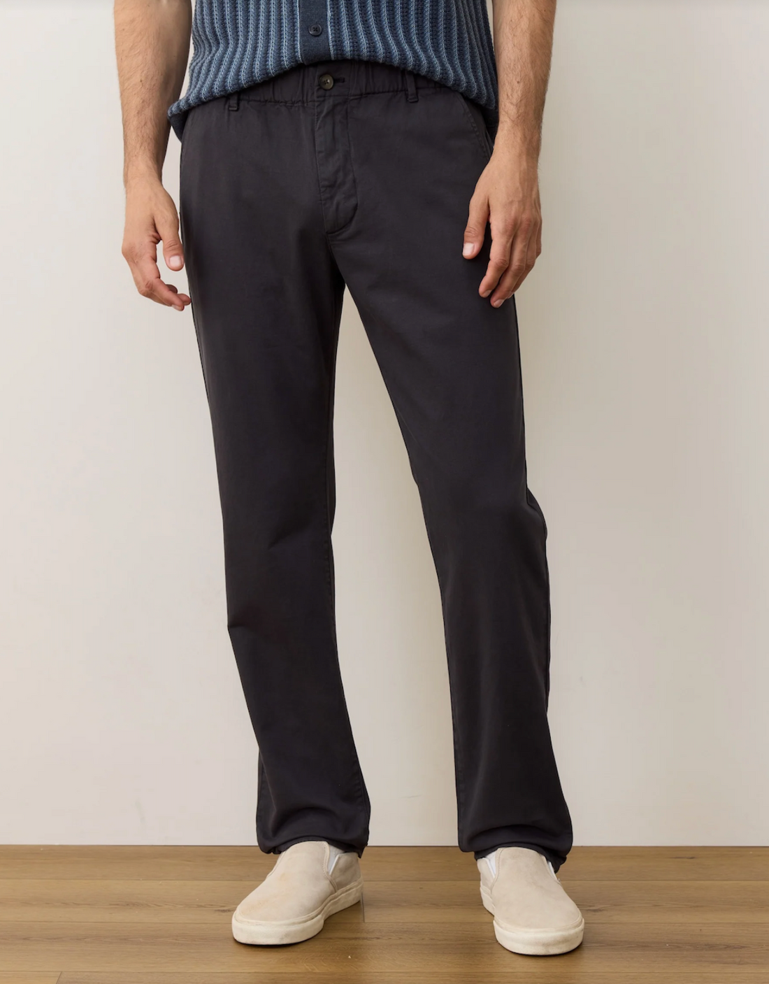 SATURDAY TWILL CHINO - SLIM STRAIGHT